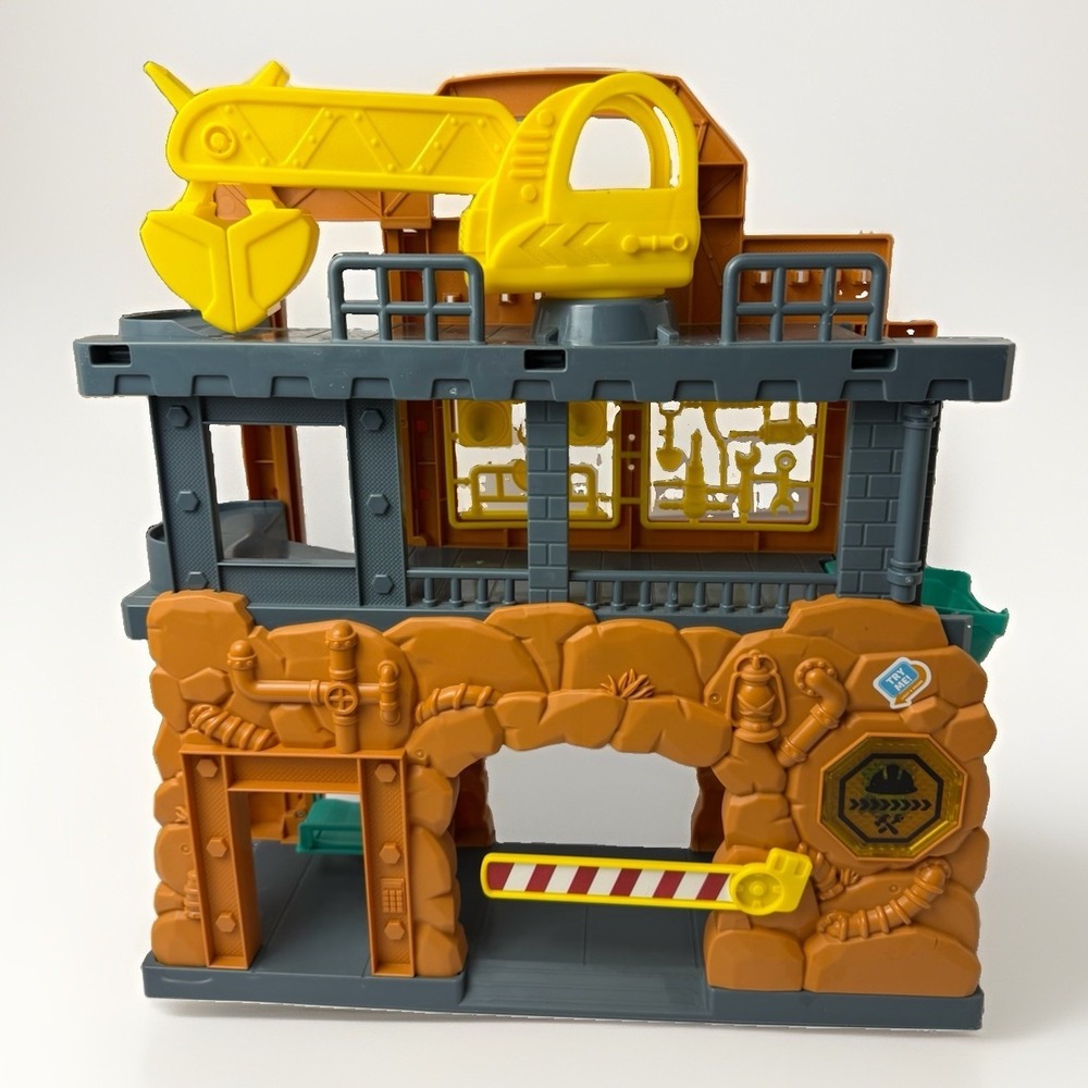 Kid Connection Mega Construction Site Play set with Crane Works Good condition